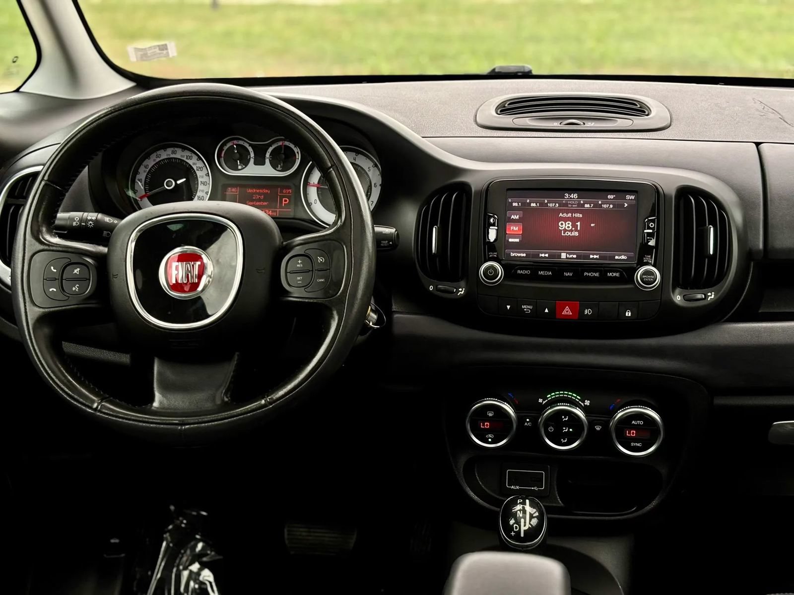 Used 2017 FIAT 500L Lounge w/ Premium Package FWD image 19