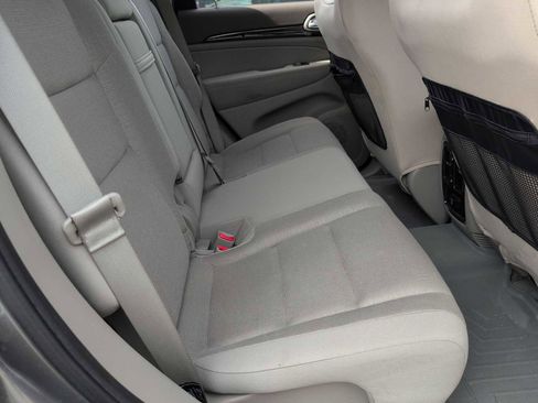 Used 2012 Jeep Grand Cherokee Laredo w/ Laredo E Group image 20