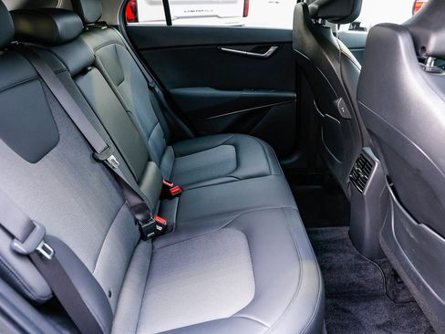 Used 2023 Kia Niro EX image 18