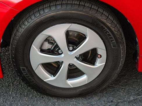 Used 2015 Toyota Prius Three image 7