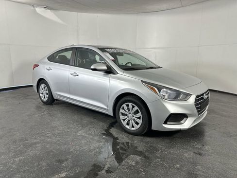 Used 2020 Hyundai Accent SE image 2