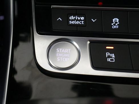 Used 2019 Audi Q8 Premium Plus w/ Premium Plus image 40