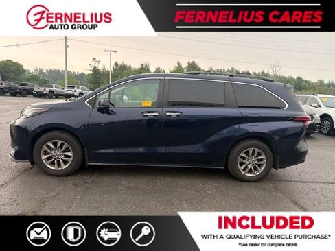 Used 2022 Toyota Sienna XLE w/ XLE Plus Package AWD/4WD image 4