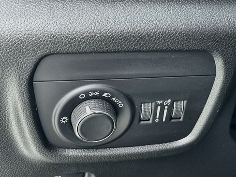Used 2023 Jeep Grand Cherokee Altitude AWD/4WD image 10