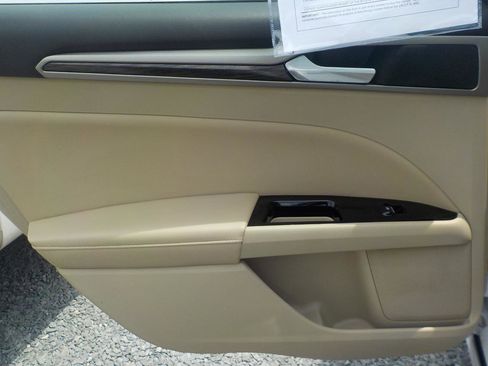 Used 2016 Ford Fusion SE w/ Equipment Group 202A FWD image 22