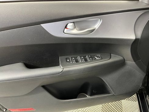 Used 2023 Kia Forte LXS w/ LXS Technology Package FWD image 24