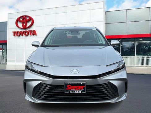 Used 2025 Toyota Camry LE image 7