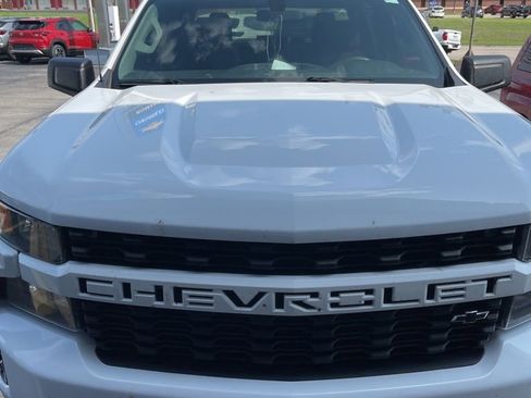 Used 2020 Chevrolet Silverado 1500 Custom w/ Custom Convenience Package AWD/4WD image 2