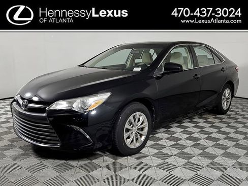 Used 2016 Toyota Camry LE image 1