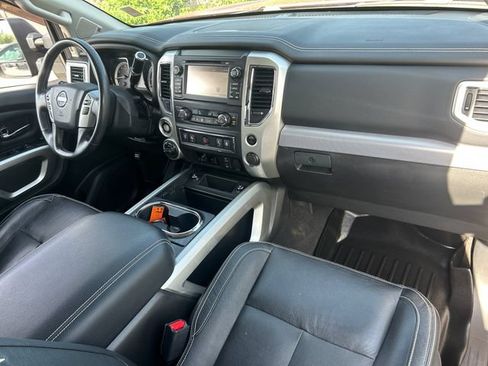 Used 2018 Nissan Titan PRO-4X w/ Pro-4x Convenience Package AWD/4WD image 32