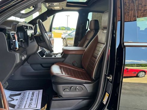 Used 2024 GMC Sierra 3500 Denali Ultimate AWD/4WD image 35