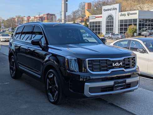 Used 2023 Kia Telluride S w/ S Sunroof Package image 4