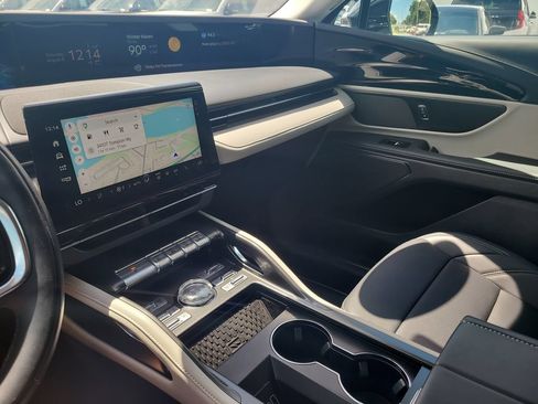 Certified 2025 Lincoln Nautilus Premier AWD/4WD image 17