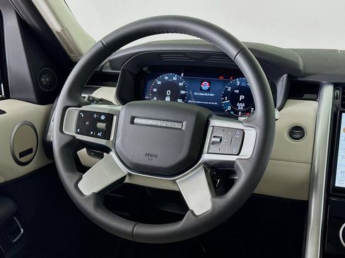 Used 2024 Land Rover Discovery S AWD/4WD image 19
