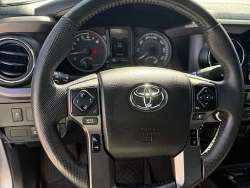 Used 2021 Toyota Tacoma TRD Off-Road AWD/4WD image 17