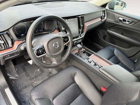 Used 2020 Volvo S60 T5 Momentum image 17