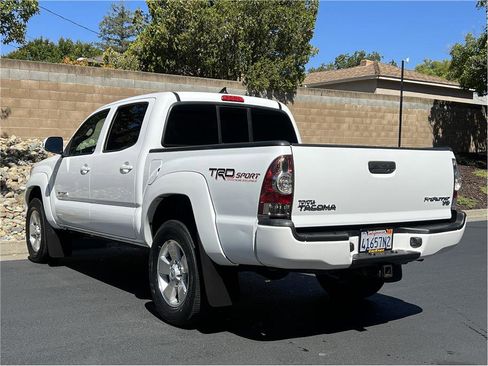 Used 2015 Toyota Tacoma PreRunner image 25
