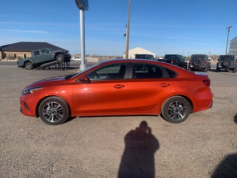 Used 2023 Kia Forte LXS w/ LXS Technology Package image 9