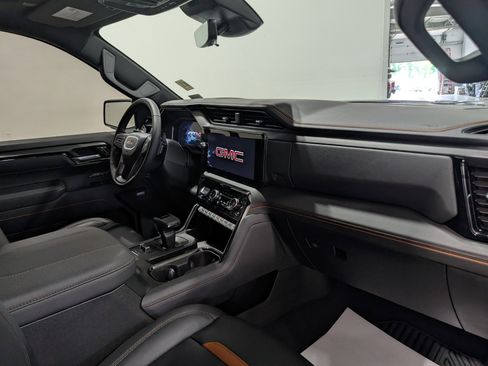 Used 2025 GMC Sierra 1500 AT4 w/ Technology Package AWD/4WD image 19