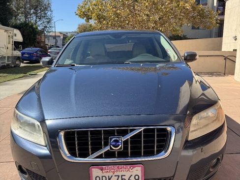 Used 2008 Volvo V70 FWD image 2