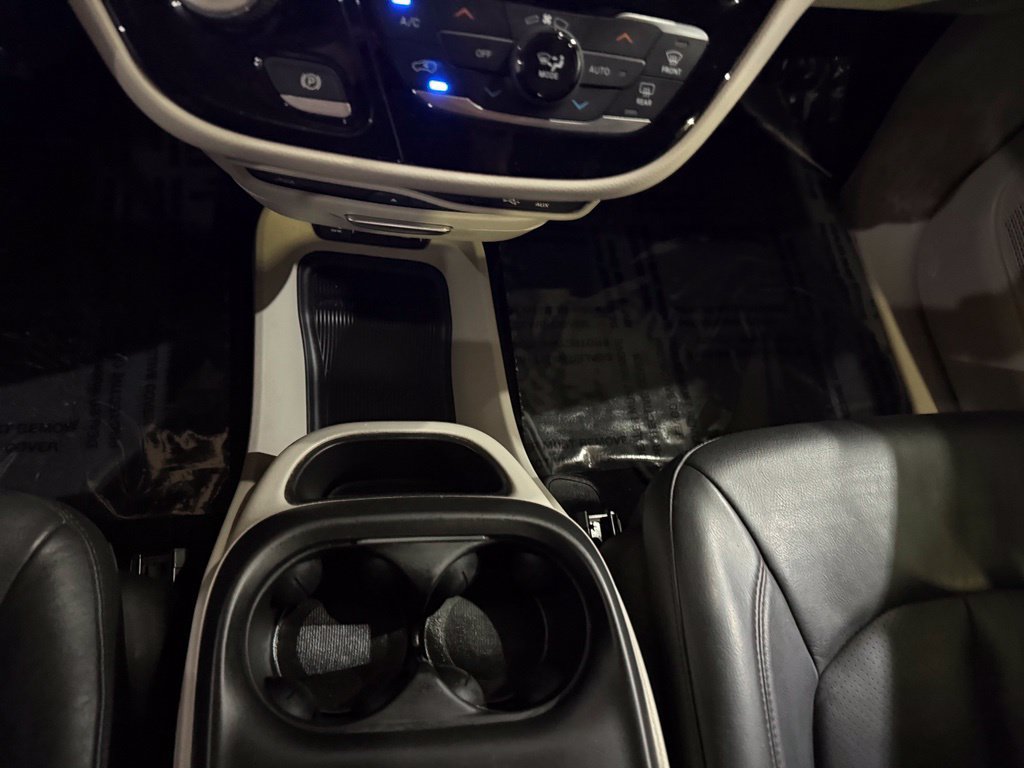 Used 2020 Chrysler Pacifica Touring-L Plus FWD image 21