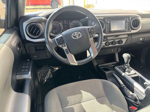 Used 2016 Toyota Tacoma SR5 w/ Towing Package image 4