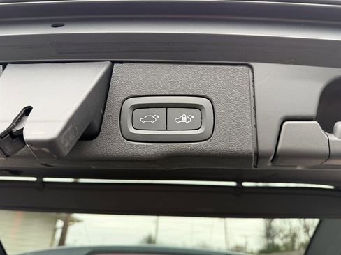 Used 2020 Volvo XC60 T5 Momentum image 26