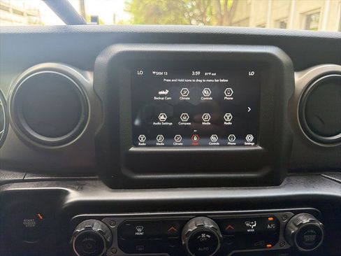 Used 2021 Jeep Gladiator Willys image 34