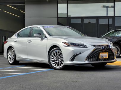 Used 2020 Lexus ES 300h w/ Luxury Package