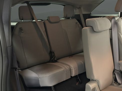 Used 2025 Toyota Sienna LE AWD/4WD image 26