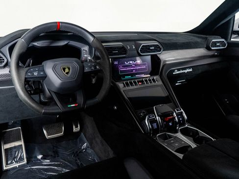 Used 2023 Lamborghini Urus Performante image 2