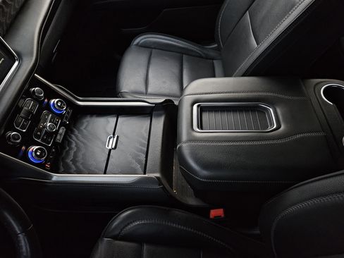 Used 2023 GMC Yukon XL Denali w/ Denali Reserve Package image 25