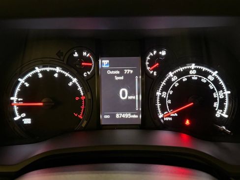 Used 2020 Toyota 4Runner SR5 AWD/4WD image 18