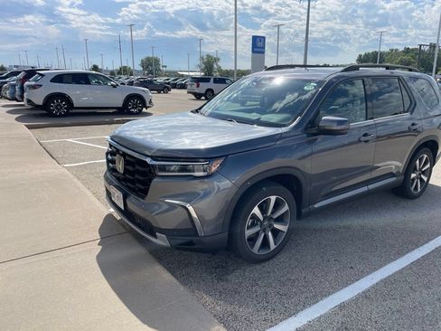 Certified 2023 Honda Pilot Elite image 2