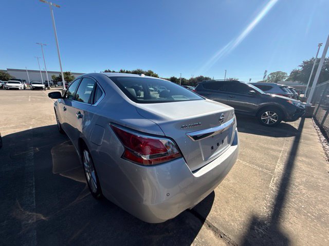 Used 2015 Nissan Altima 3.5 SL FWD image 10
