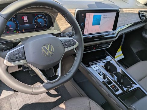 New 2025 Volkswagen Atlas SEL image 15