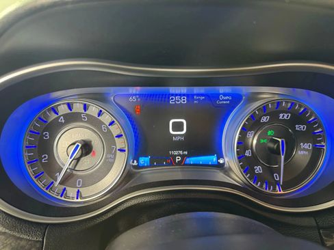 Used 2018 Chrysler 300 Limited AWD/4WD image 14