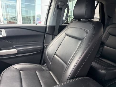 Used 2023 Ford Explorer XLT w/ Equipment Group 202A AWD/4WD image 29