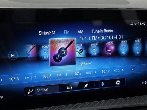 Used 2023 Mercedes-Benz CLA 250 4MATIC image 50