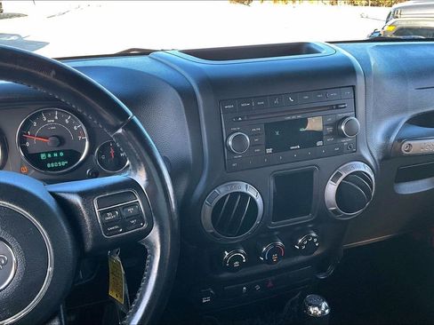 Used 2016 Jeep Wrangler Unlimited Willys image 6