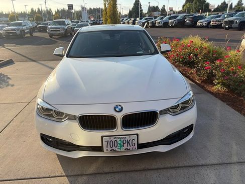 Used 2018 BMW 320i Sedan w/ Convenience Package RWD image 10