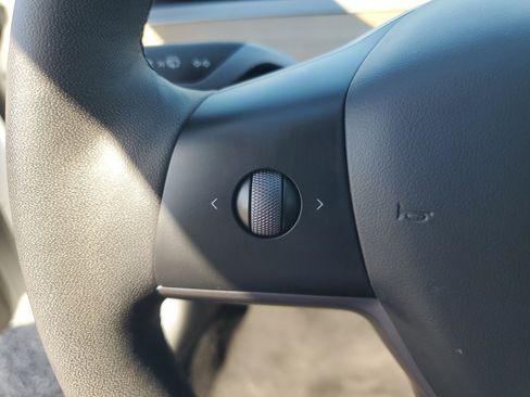 Used 2023 Tesla Model 3 Standard Range image 19