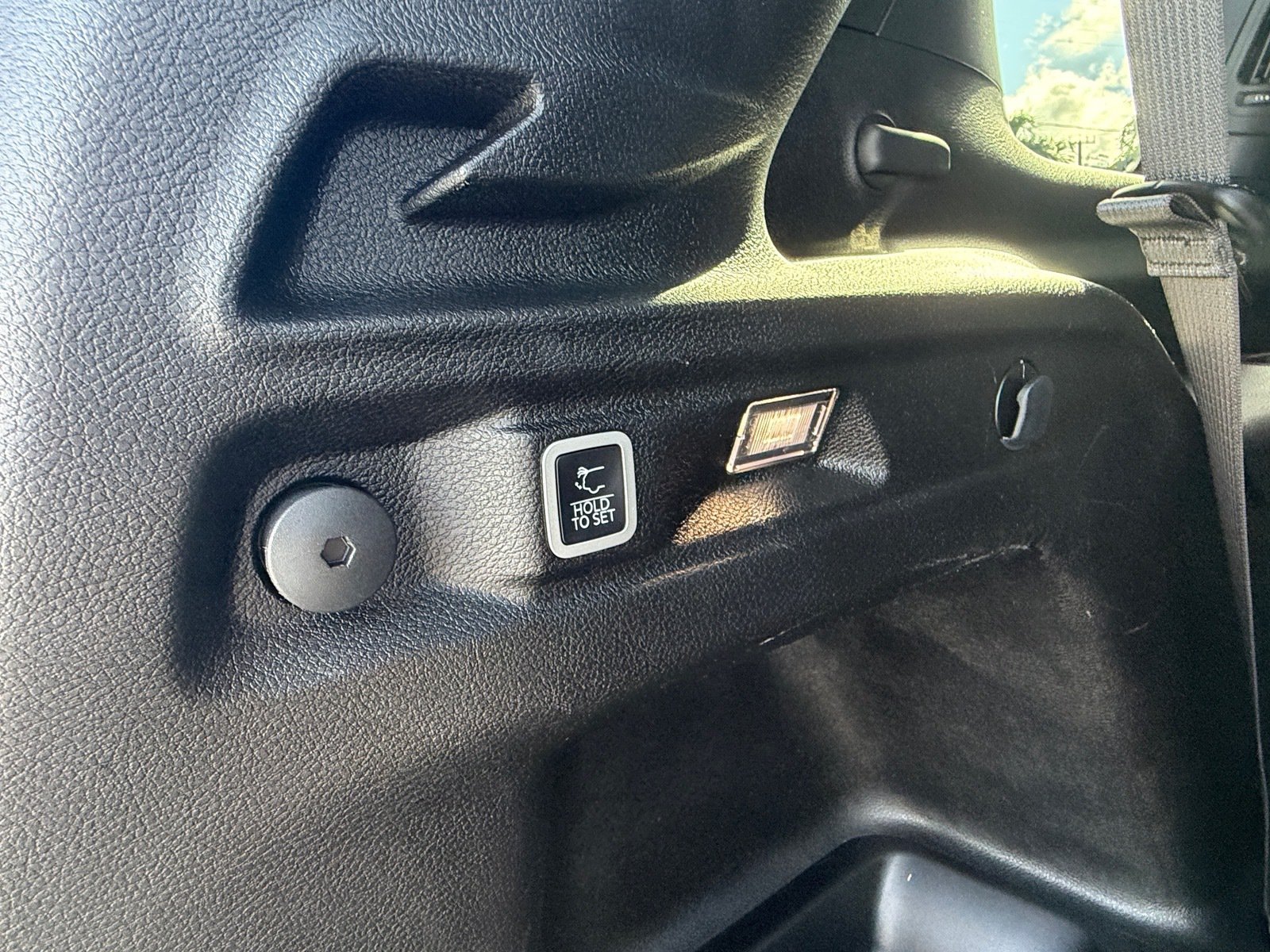 Used 2023 Jeep Grand Cherokee L Laredo RWD image 16