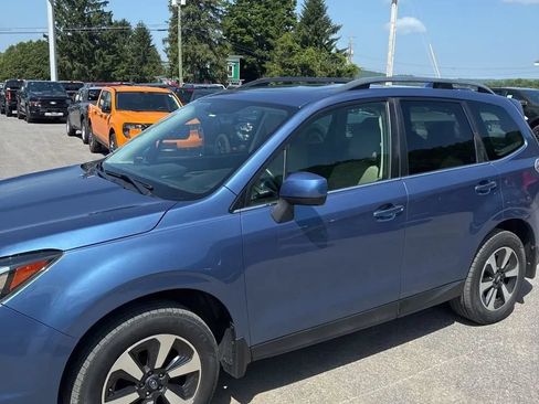 Used 2017 Subaru Forester 2.5i Limited AWD/4WD image 2