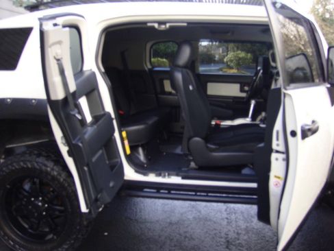 Used 2011 Toyota FJ Cruiser 4WD image 21