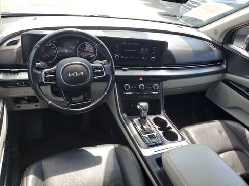 Used 2022 Kia Carnival LX FWD image 10