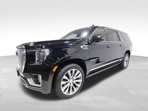 Used 2021 GMC Yukon XL Denali w/ Denali Premium Package AWD/4WD image 8