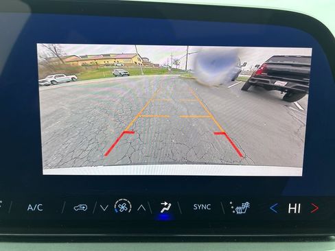 Used 2025 Chevrolet Traverse LT w/ Sun and Wheel Package image 30