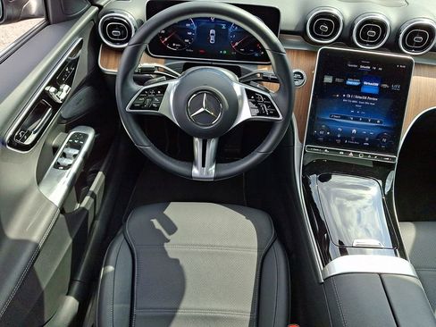 Used 2025 Mercedes-Benz C 300 4MATIC Sedan image 2