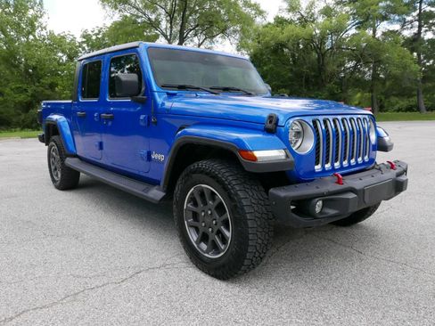 Used 2020 Jeep Gladiator Overland AWD/4WD image 4